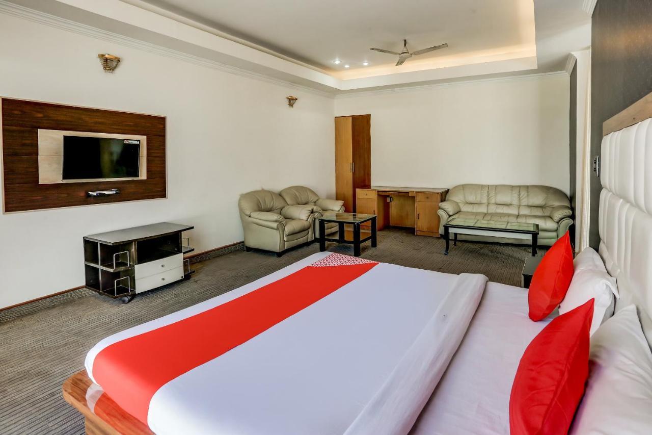โอโย 71042 ซาฮารา เอสเตท Hotel โคราฆปุระ ภายนอก รูปภาพ