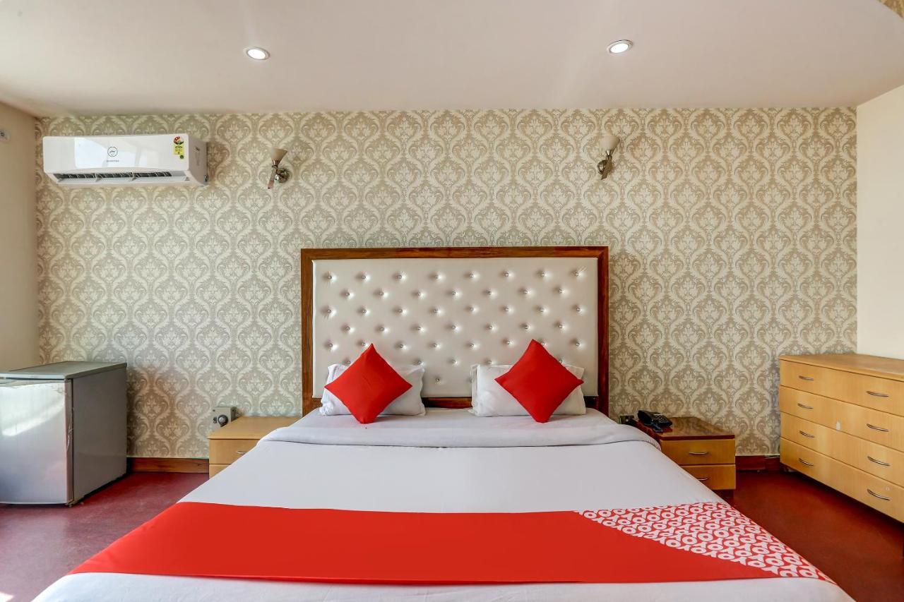 โอโย 71042 ซาฮารา เอสเตท Hotel โคราฆปุระ ภายนอก รูปภาพ