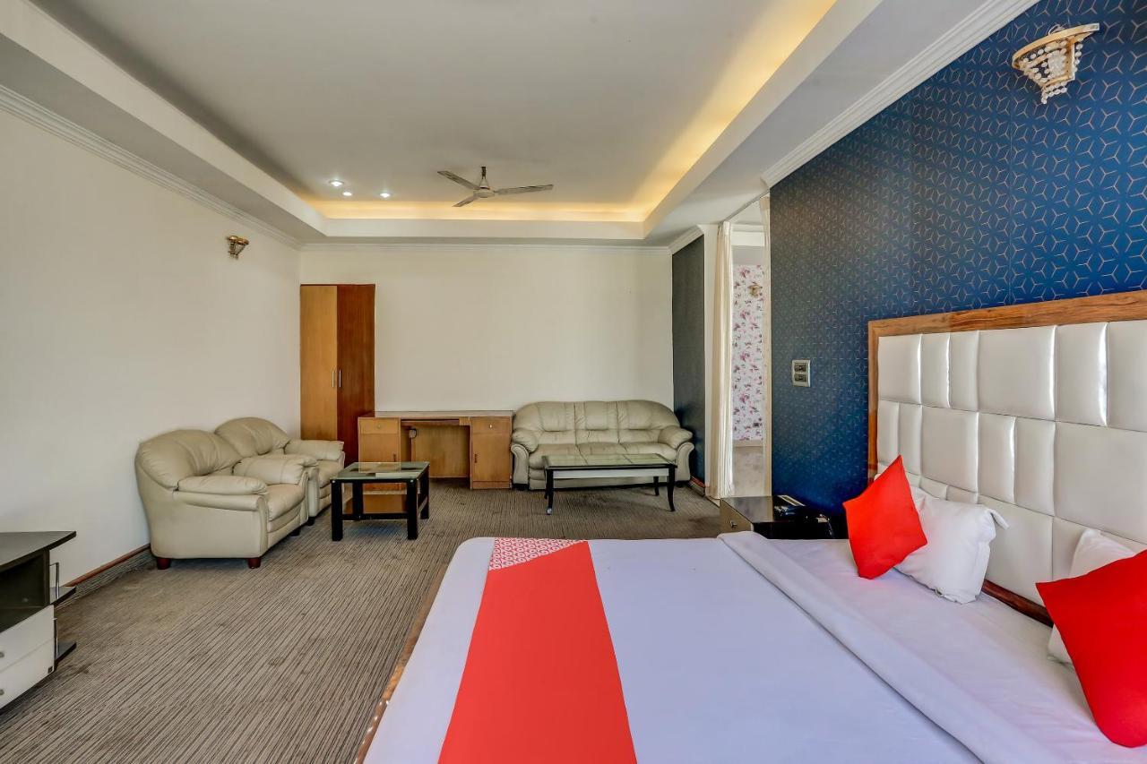 โอโย 71042 ซาฮารา เอสเตท Hotel โคราฆปุระ ภายนอก รูปภาพ